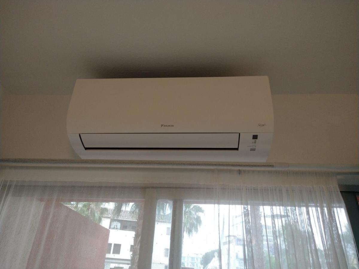 Apartamento Entero, Enormes Piscinas, Terraza Y Playa 贝纳尔马德纳 外观 照片