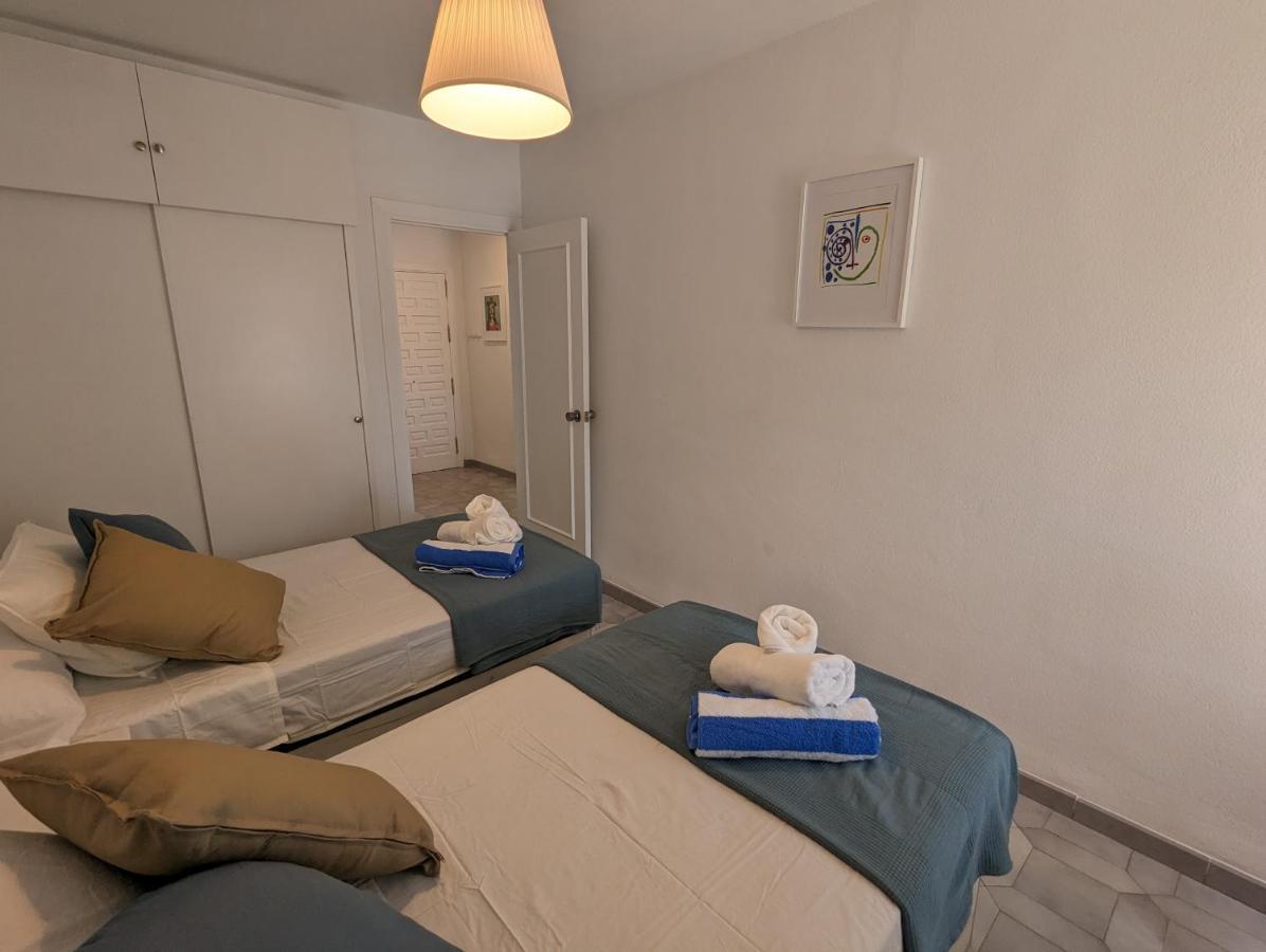 Apartamento Entero, Enormes Piscinas, Terraza Y Playa 贝纳尔马德纳 外观 照片