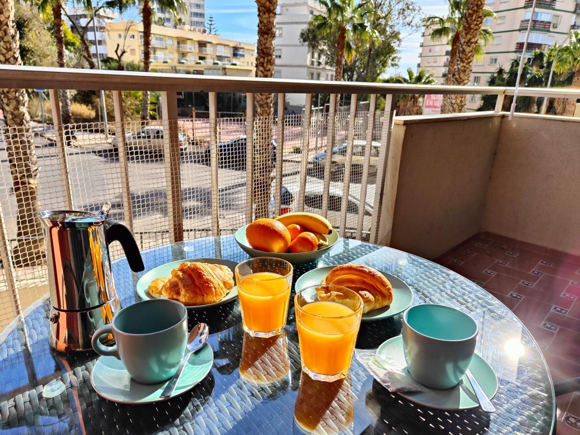 Apartamento Entero, Enormes Piscinas, Terraza Y Playa 贝纳尔马德纳 外观 照片