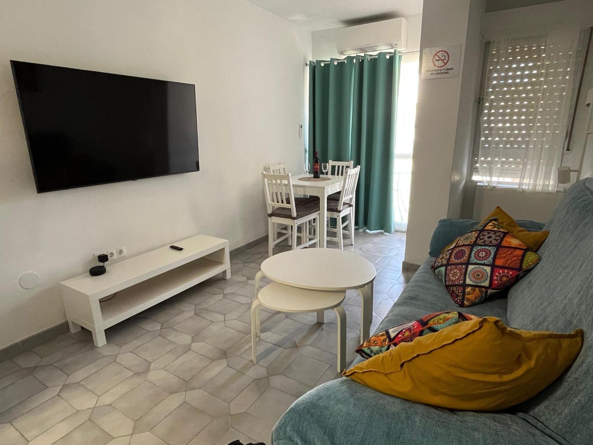 Apartamento Entero, Enormes Piscinas, Terraza Y Playa 贝纳尔马德纳 外观 照片