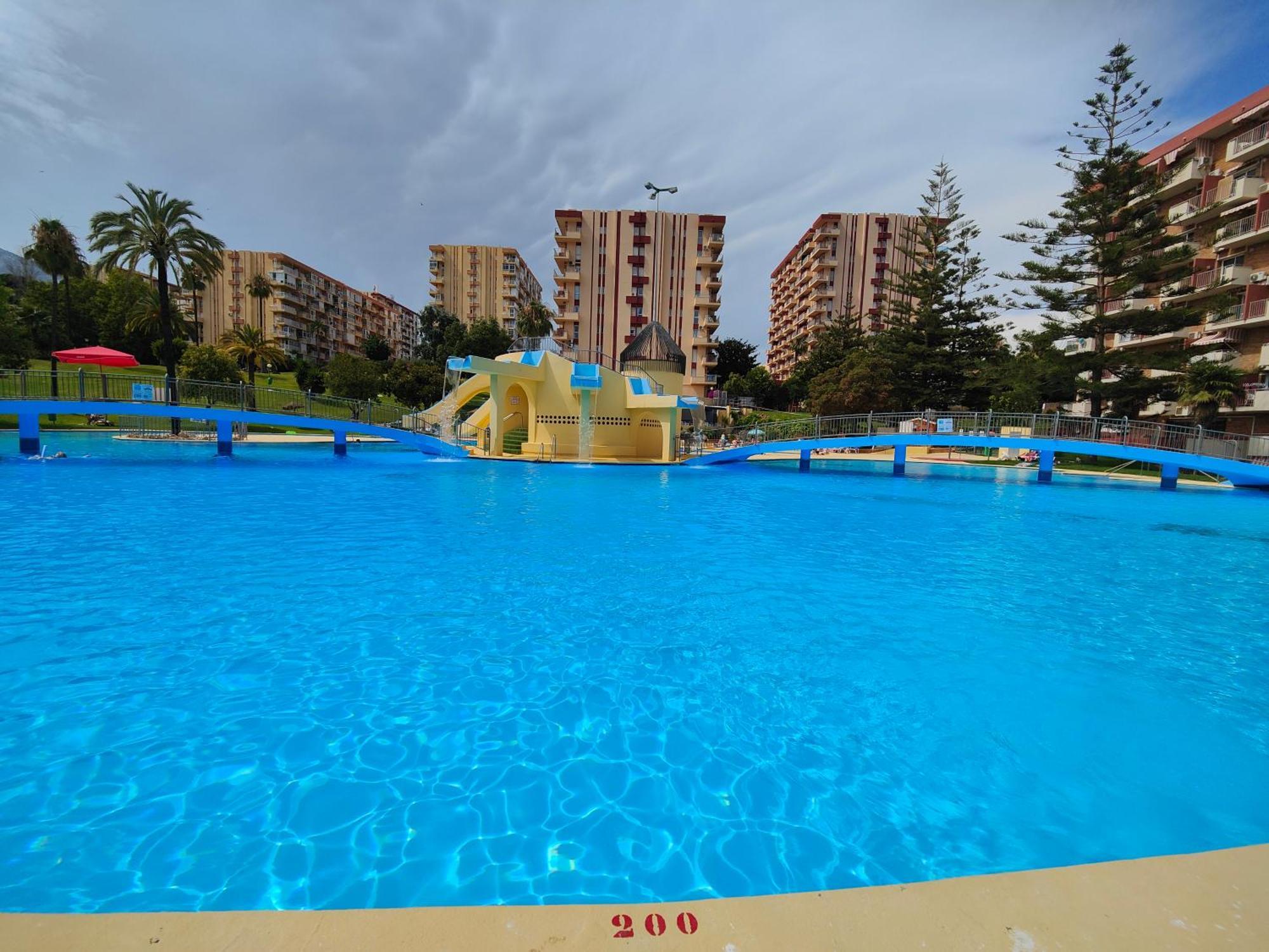 Apartamento Entero, Enormes Piscinas, Terraza Y Playa 贝纳尔马德纳 外观 照片